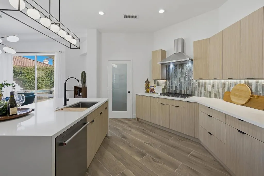 78770 Castle Pines Drive, La Quinta, California 92253 home-pic-4